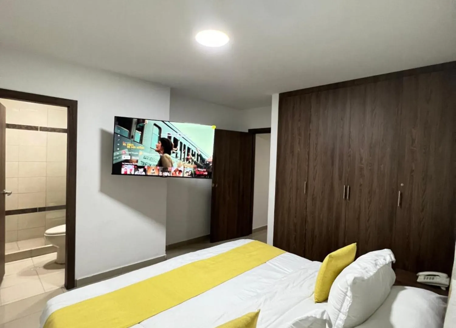 Suites Flora Deluxe Av 5 Cali